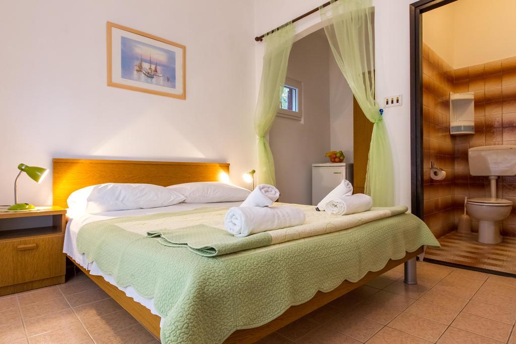 Villa Veca Starigrad Paklenica Buitenkant foto